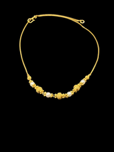 Load image into Gallery viewer, Pearl Choker Necklace
