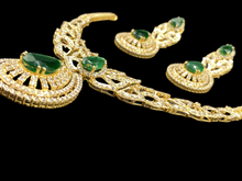 Load image into Gallery viewer, Emerald Studded Set
